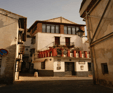 Duolingo: Speak about the photo- Neighbourhood View in a Historic City